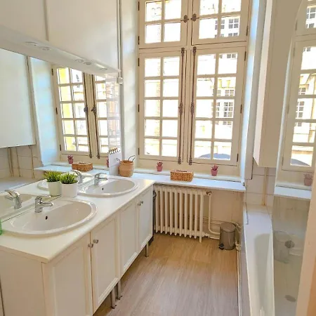 Grand 130m2 Vue Place Ducale شقة